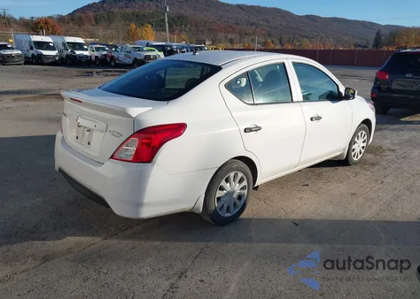2017 Nissan Versa 1.6 S+ z USA, uszkodzony, nr VIN 3N1CN7AP5HL870363